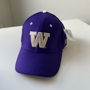 University of Washington Huskies Fitted Hat NWT